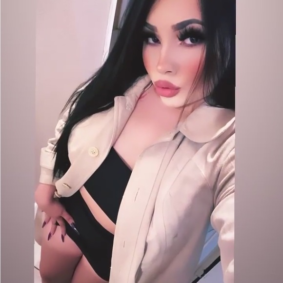 MEET YOUR POSHER SUMMER 🦋✨ - Picture 7 of 7